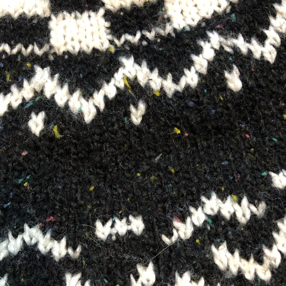 Vintage Black and White Patterned Knit Sweater - Picture 13 of 17